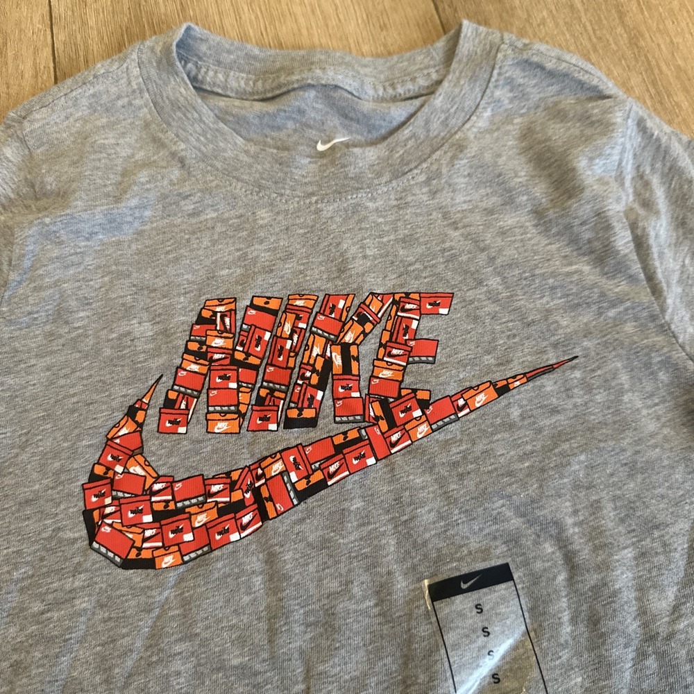 Nike Boys‎ THE NIKE TEE Shoebox Logo SS Gray Heather Size Small 5-6 Standsrd Fit
